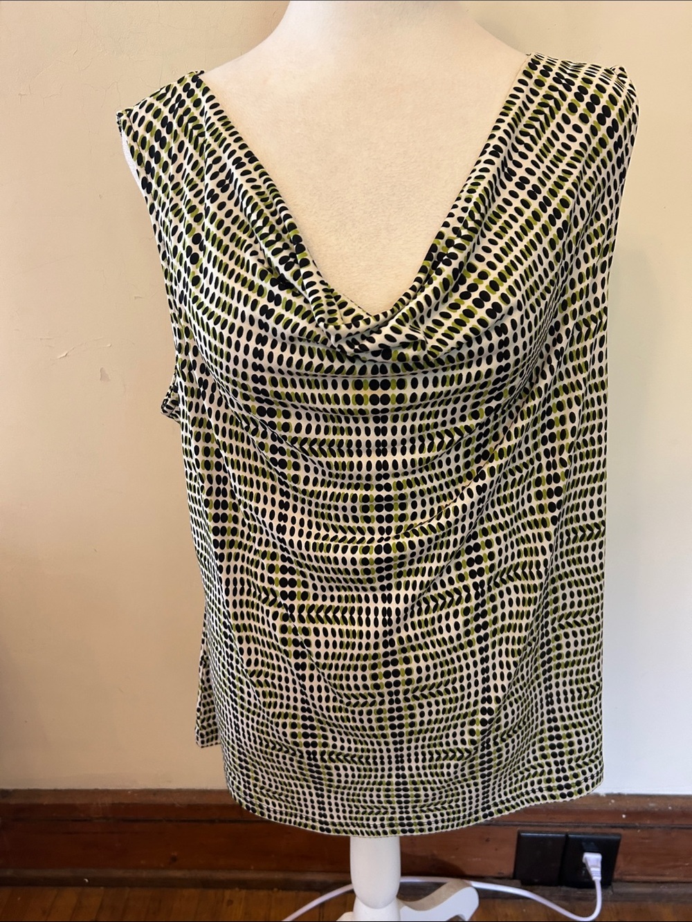 Liz Claiborne Sleeveless Cowl Neck Women’s black green top Size PXL EUC